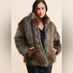NWT Hutch Steph Faux Fur Over sized Jacket